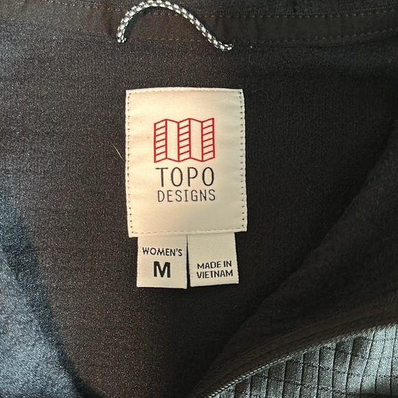Topo Design Zip Up. Black. Size Medium. - Picture 4 of 4